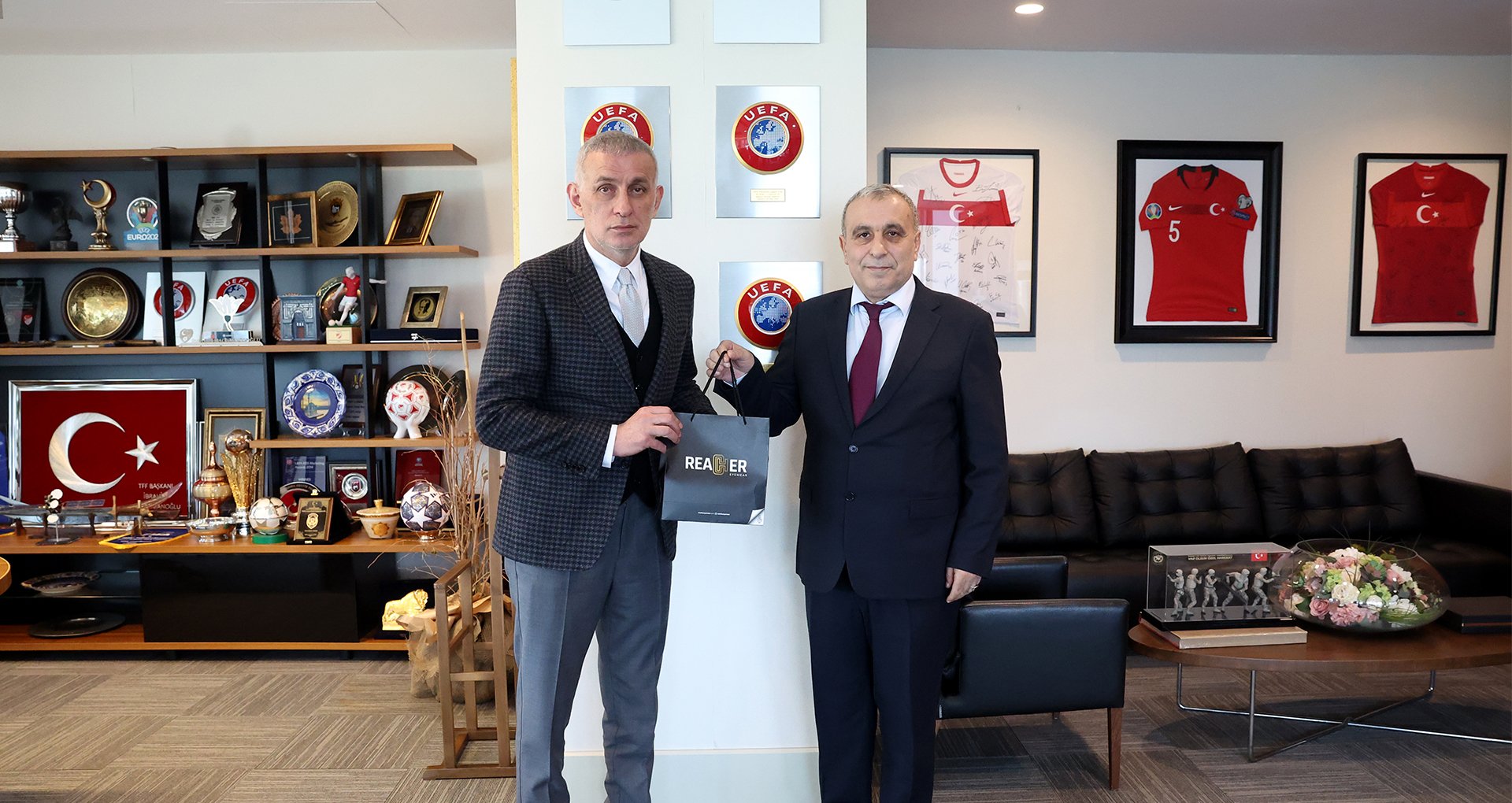 MİLLİ TAKIMIN GÖZLÜĞÜ REACHER!
